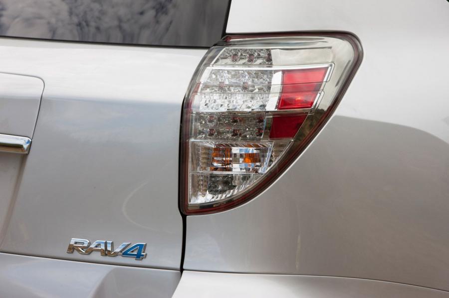  Toyota RAV4 EV 2012 года  (фото 61 из 107)